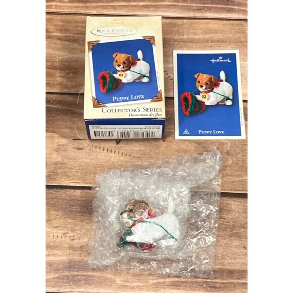 2002 HALLMARK KEEPSAKE ORNAMENT QX8006 PUPPY LOVE WITH BEANIE TOBOGGAN BOW - Picture 5 of 12